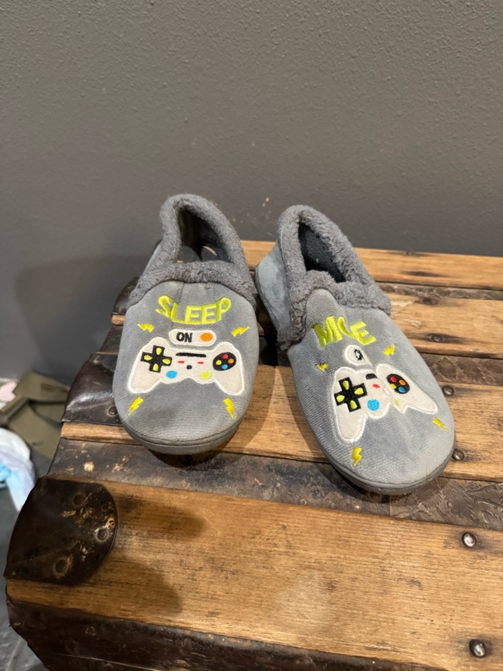 wonder nation Gray Kids Gaming Slippers "Sleep Mode”